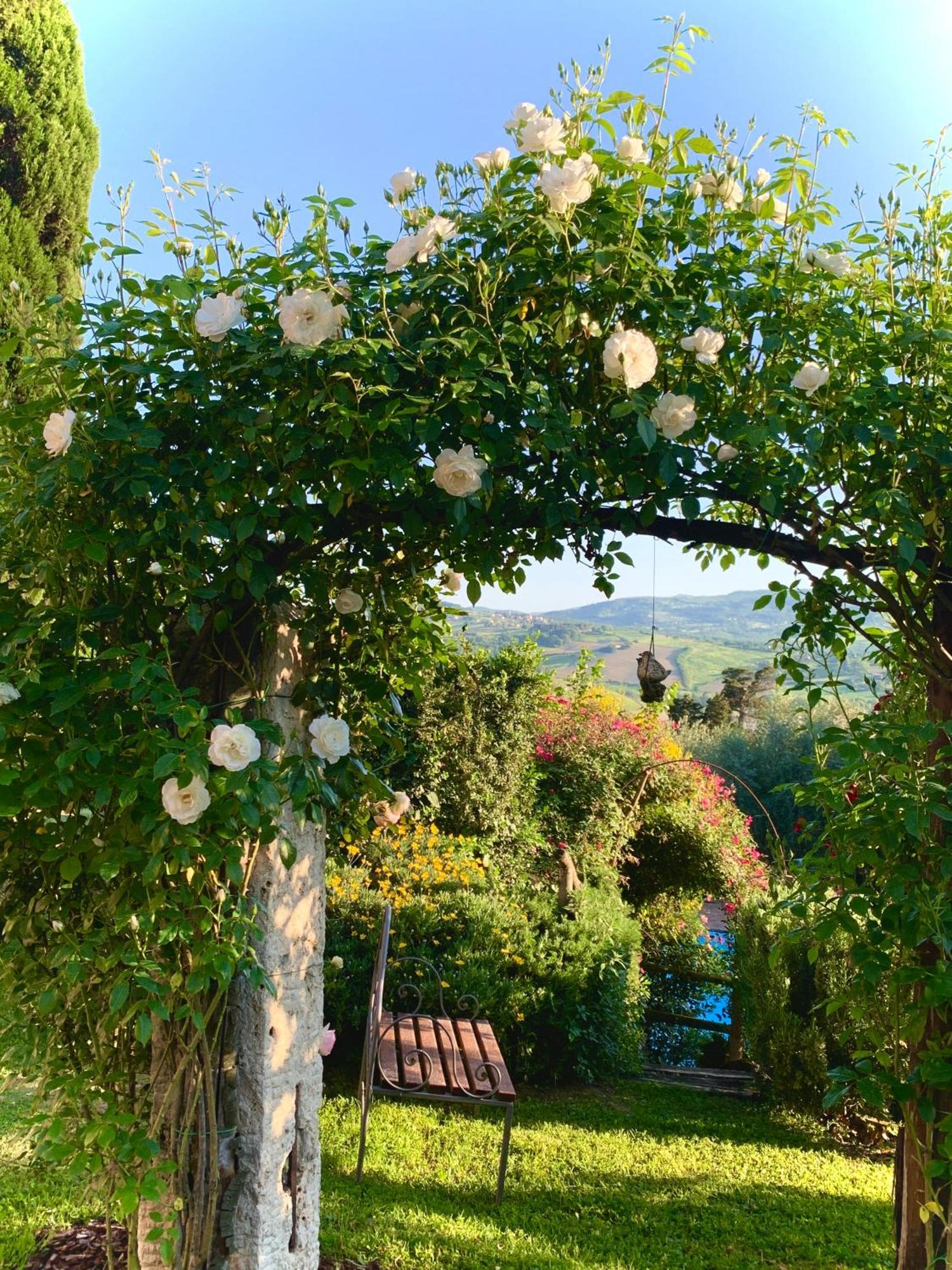 Il Broglino Villa Todi Luaran gambar