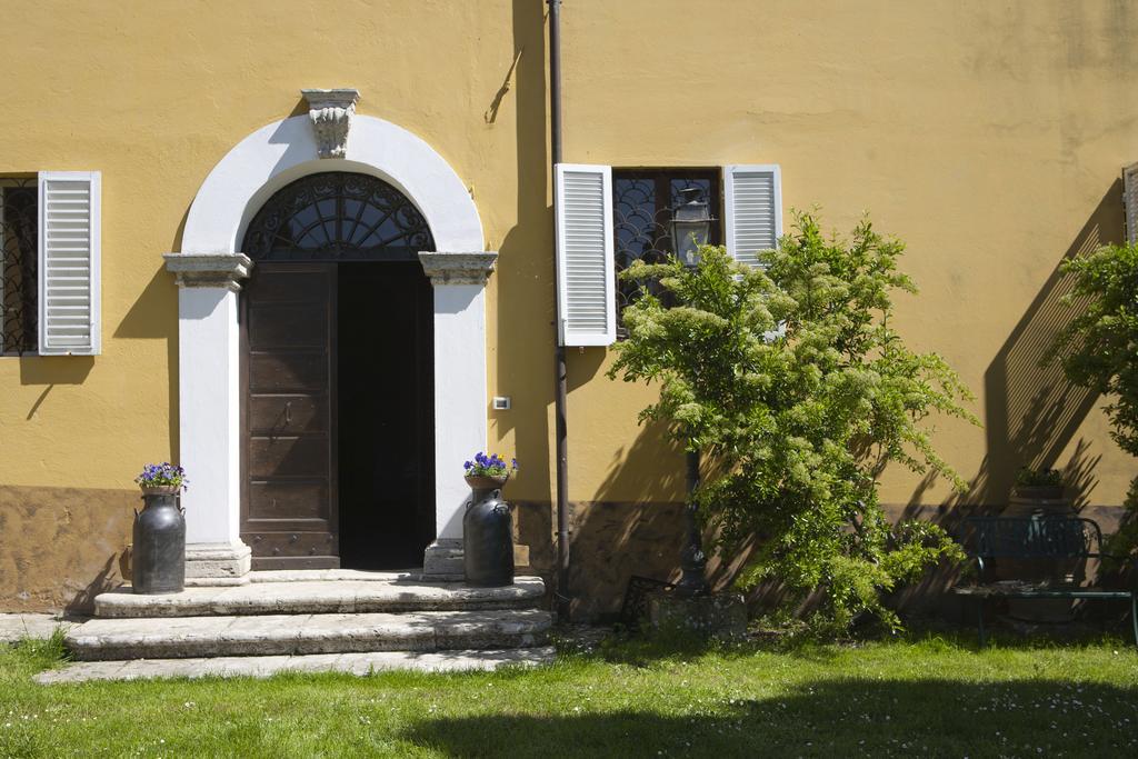 Il Broglino Villa Todi Luaran gambar
