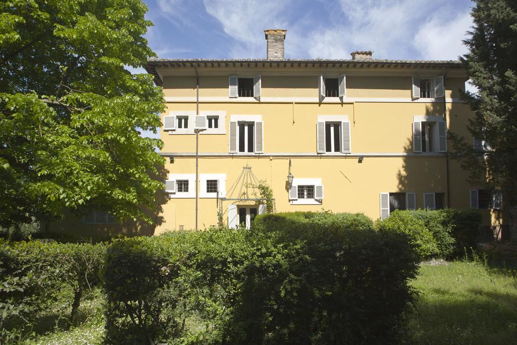 Il Broglino Villa Todi Bilik gambar