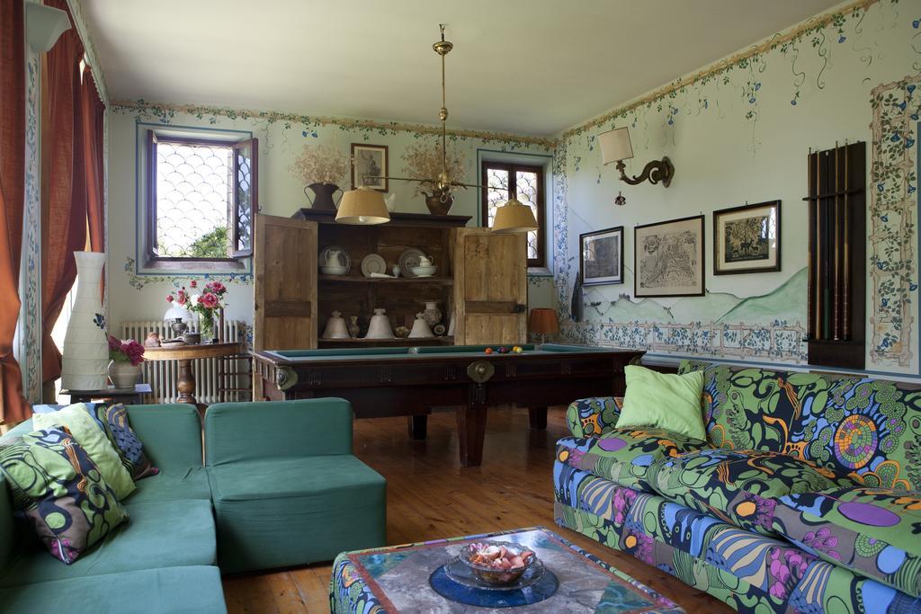 Il Broglino Villa Todi Bilik gambar
